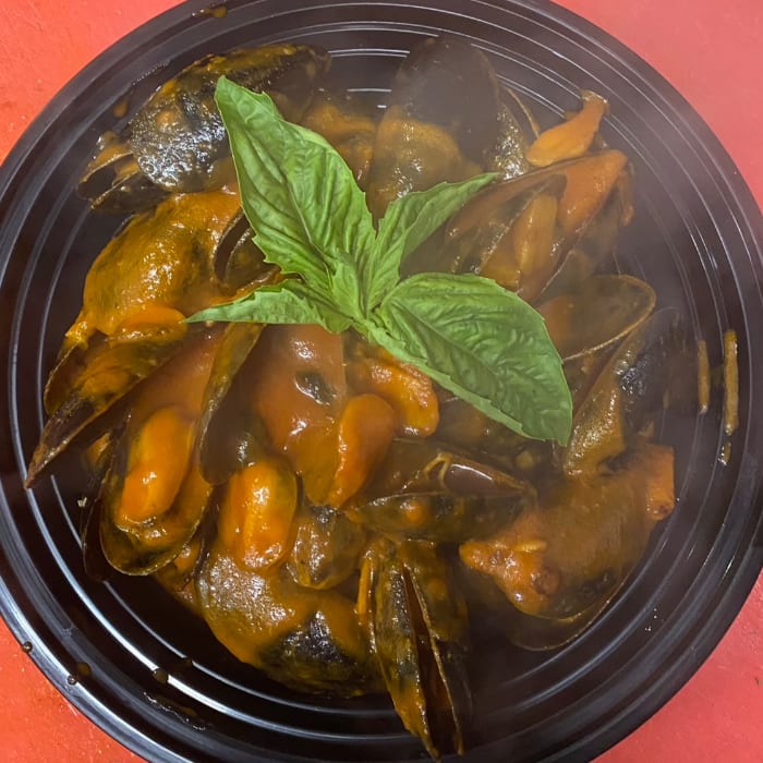 Mussels Marinara.